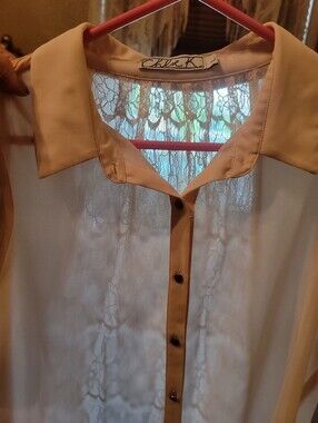Sleeveless See-thru Lace-Back Collared Blouse - Peachy, pink allies.